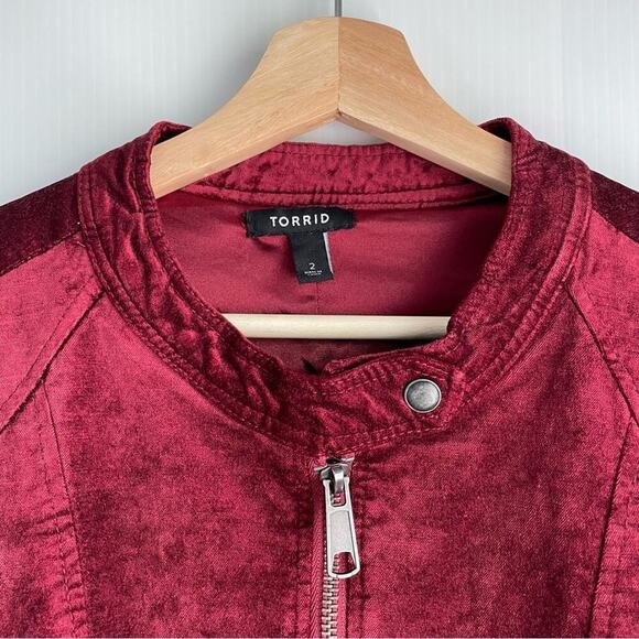 Torrid moto jacket lattice detail on sleeve and sides velvet burgundy size 2 - Picture 8 of 11